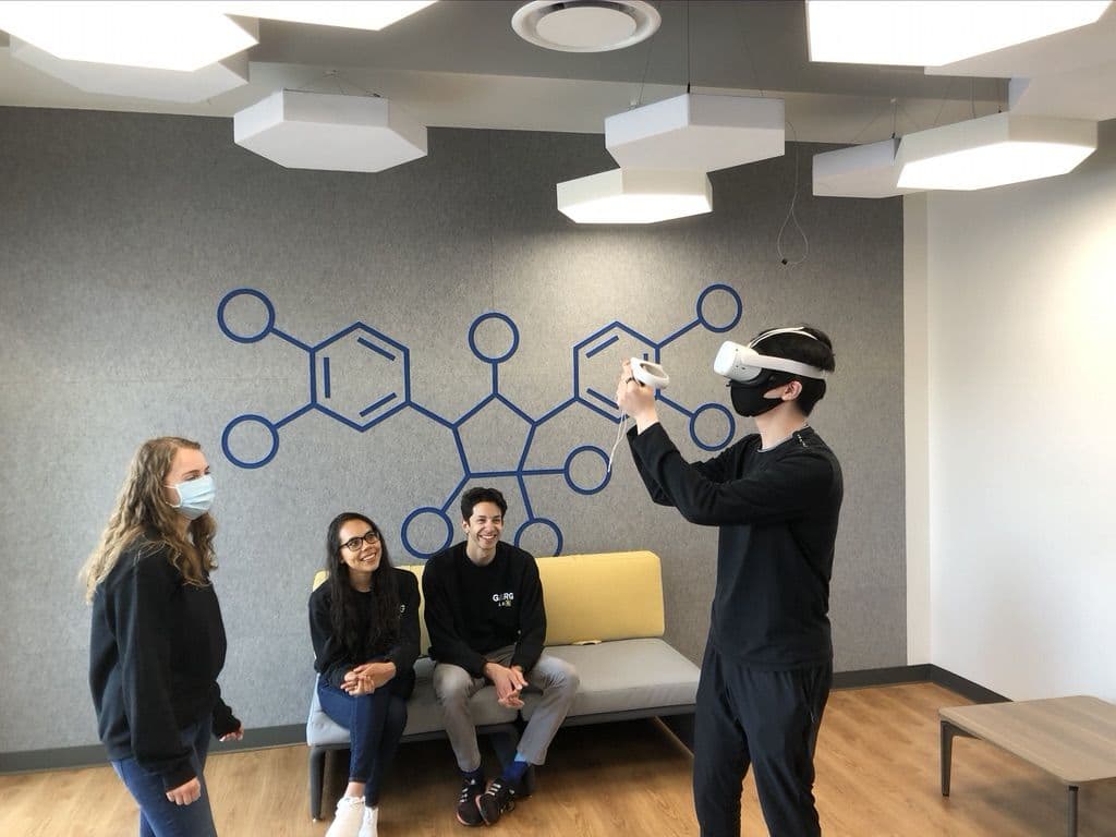 Demonstrating VR chemistry in the lab
