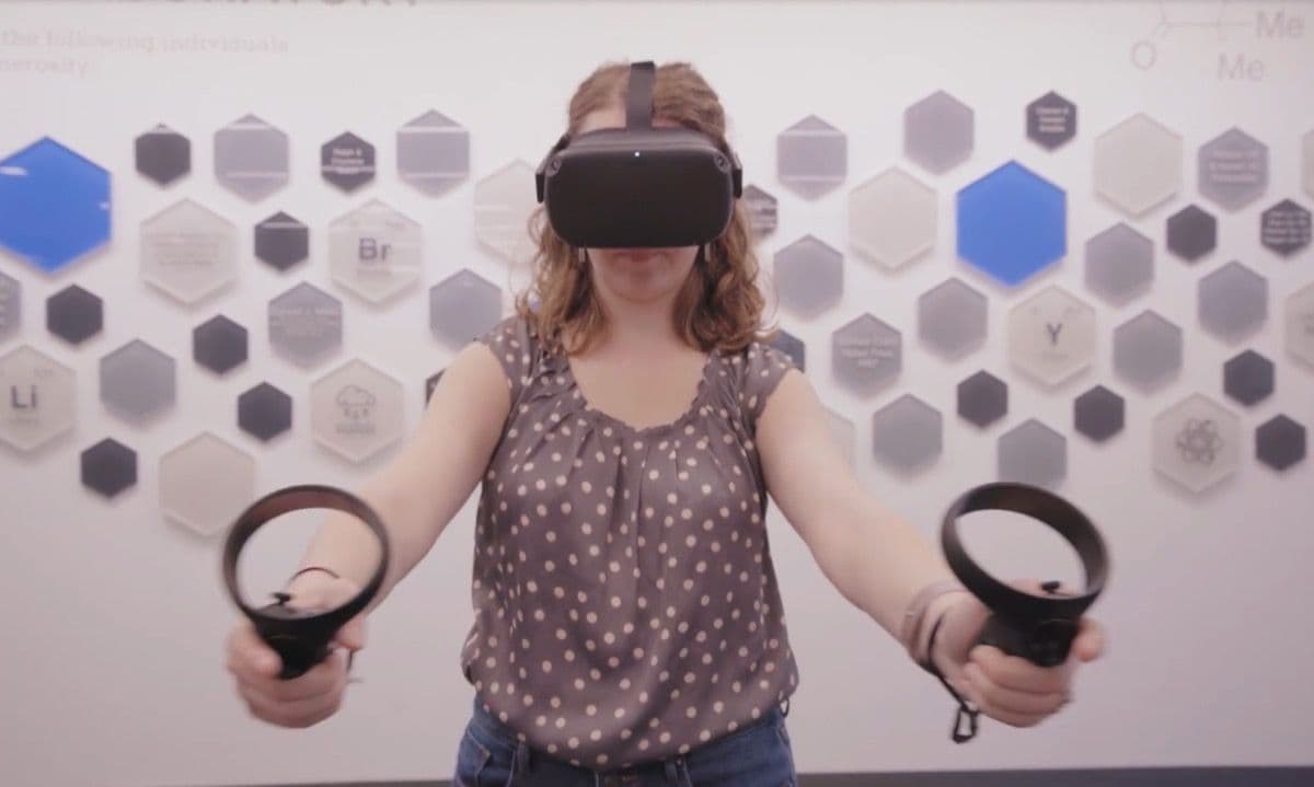 A student immersed in a VR chemistry lesson